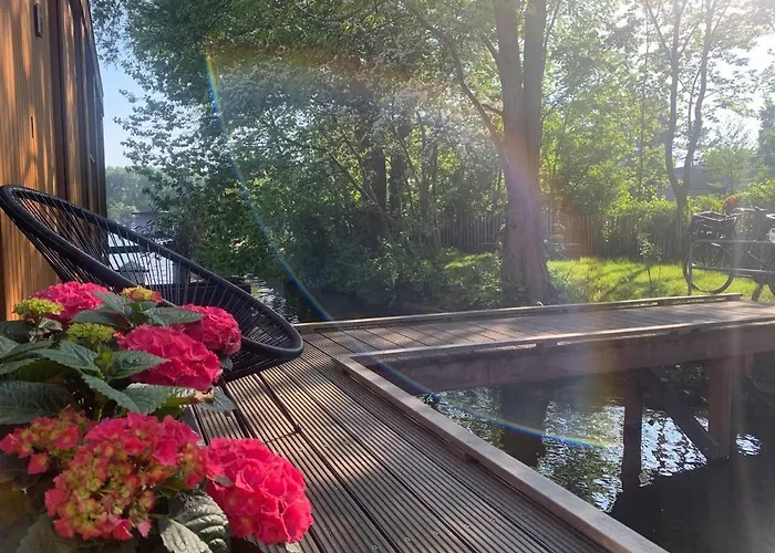 Beautiful Amstel Houseboat